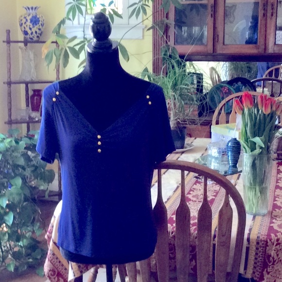 Stylish stretchy blouse with gold divot neckline❣️ - Picture 4 of 4